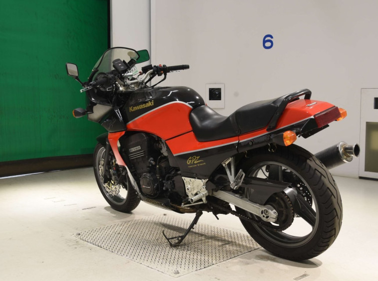 Мотоцикл Kawasaki GPZ900R