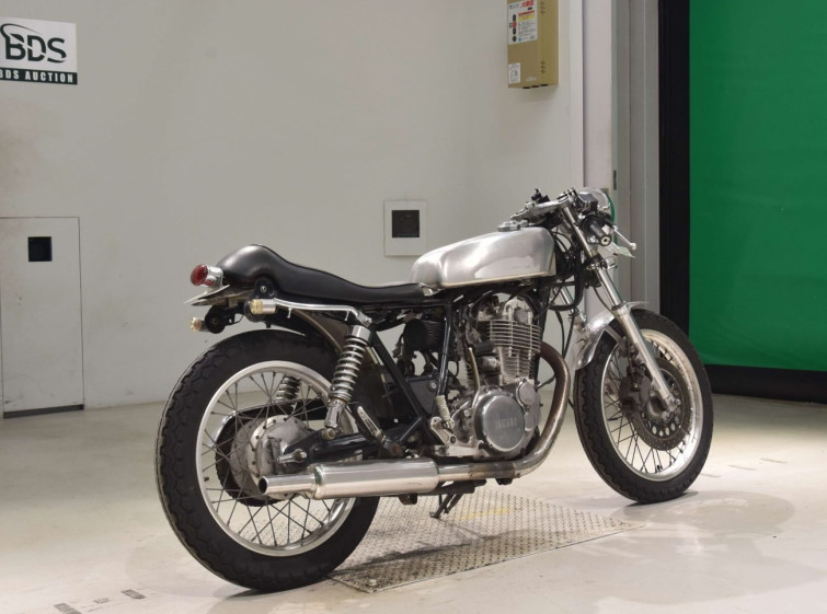 Мотоцикл Yamaha SR400 с пробегом 2562 km