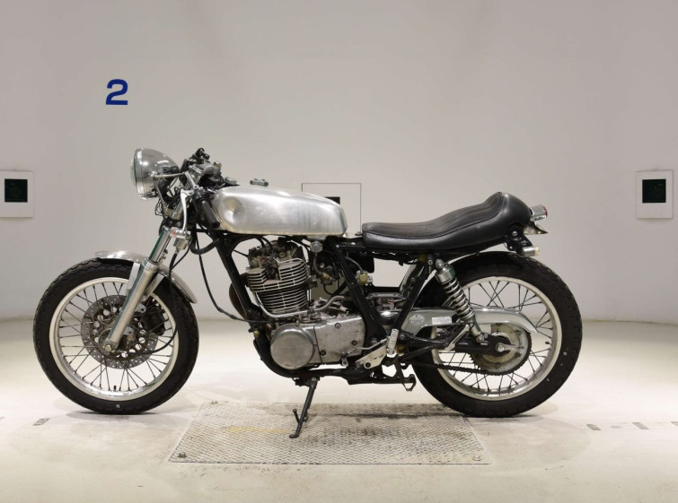 Мотоцикл Yamaha SR400 с пробегом 2562 km