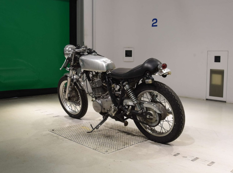 Мотоцикл Yamaha SR400 с пробегом 2562 km