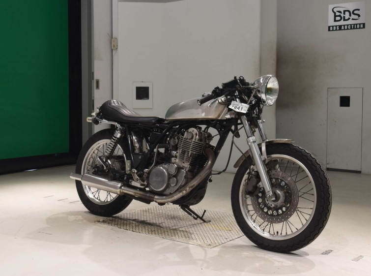 Мотоцикл Yamaha SR400 с пробегом 2562 km