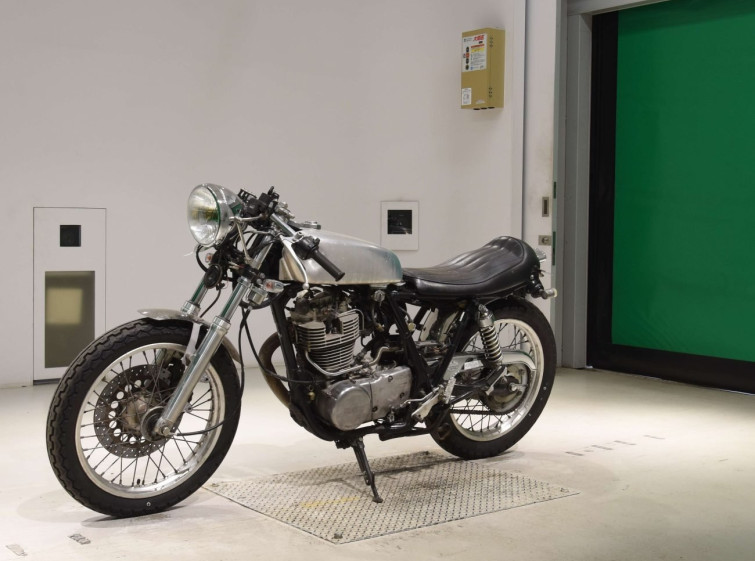 Мотоцикл Yamaha SR400 с пробегом 2562 km