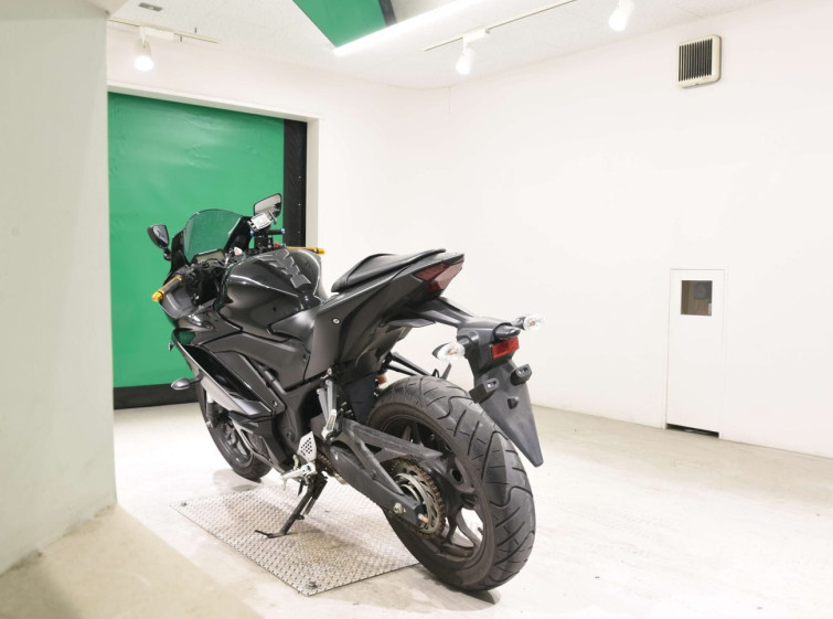 Мотоцикл Yamaha YZF-R25 з пробігом 9984 km