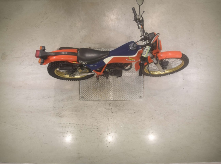 Мотоцикл Honda TLR200 с пробегом 8665 km