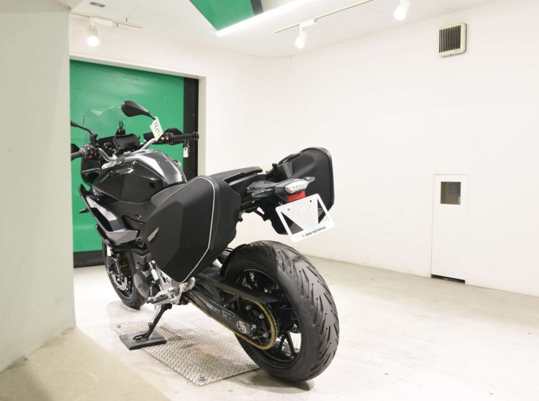 Мотоцикл BMW F900XR з пробігом 157 km