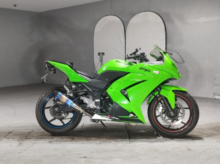 Мотоцикл Kawasaki NINJA250R с пробегом 15666 km