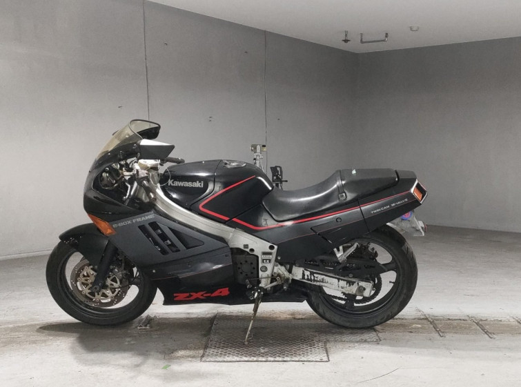 Мотоцикл Kawasaki ZX-4 с пробегом 4000 km
