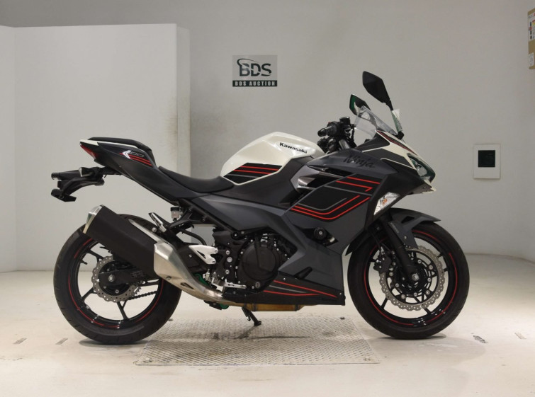 Мотоцикл Kawasaki NINJA400 с пробегом 208 km