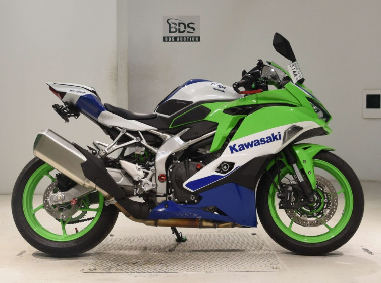 Мотоцикл Kawasaki ZX-4RR с пробегом 2751 km