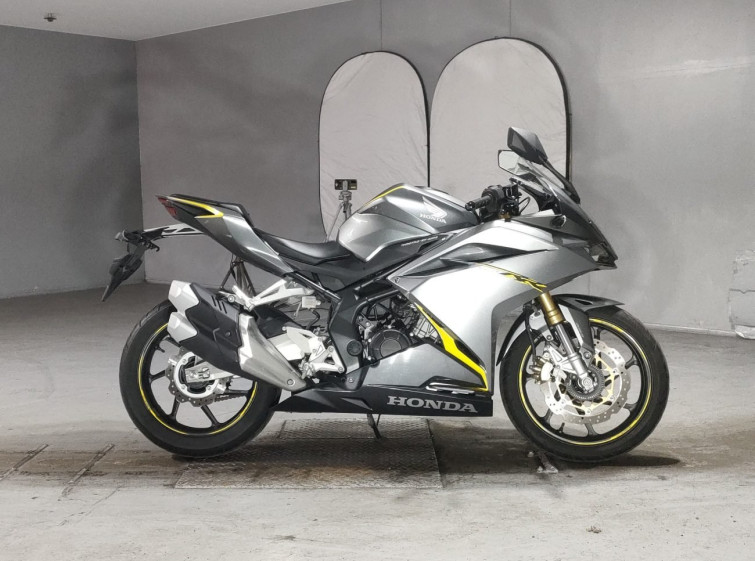 Мотоцикл Honda CBR250RR с пробегом 3984 km