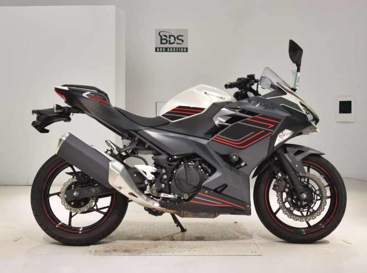 Мотоцикл Kawasaki NINJA400 с пробегом 9116 km