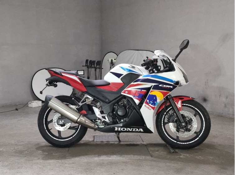 Мотоцикл Honda CBR250R с пробегом 2430 km