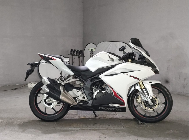 Мотоцикл Honda CBR250RR с пробегом 8234 km
