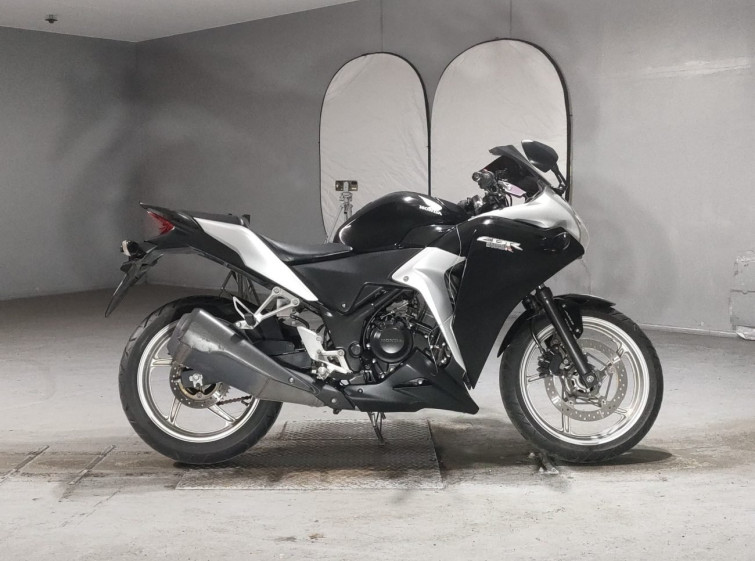 Мотоцикл Honda CBR250R з пробігом 10076 km