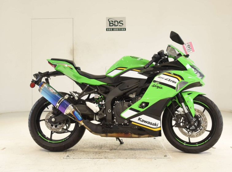 Мотоцикл Kawasaki ZX-4RR с пробегом 1724 km