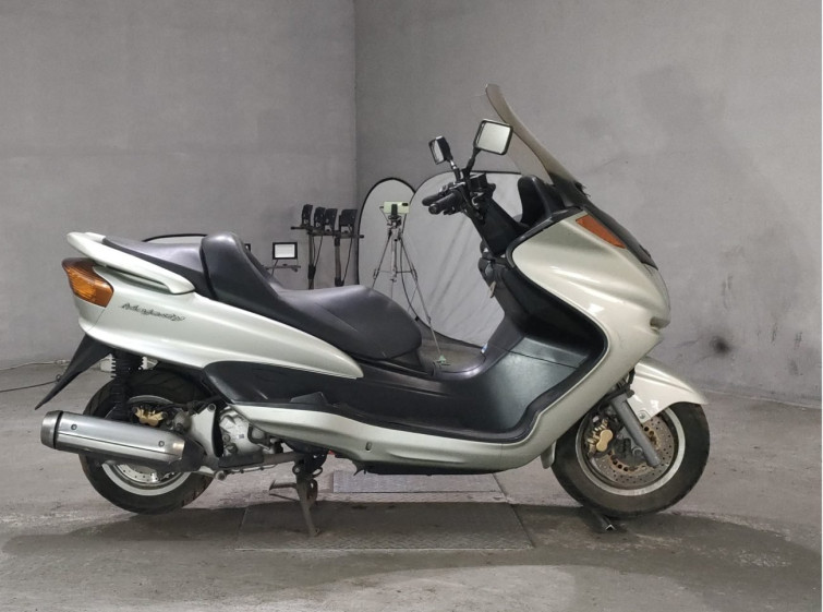 Мотоцикл Yamaha MAJESTY 250 с пробегом 20215 km