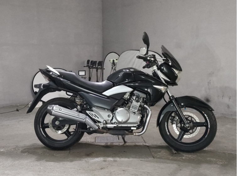 Мотоцикл Suzuki GSR250 з пробігом 14115 km