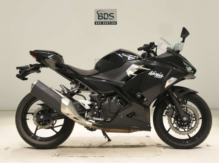 Мотоцикл Kawasaki NINJA400 с пробегом 3909 km