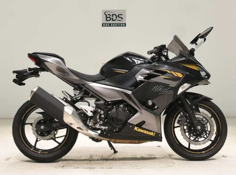 Мотоцикл Kawasaki NINJA400 з пробігом 12828 km