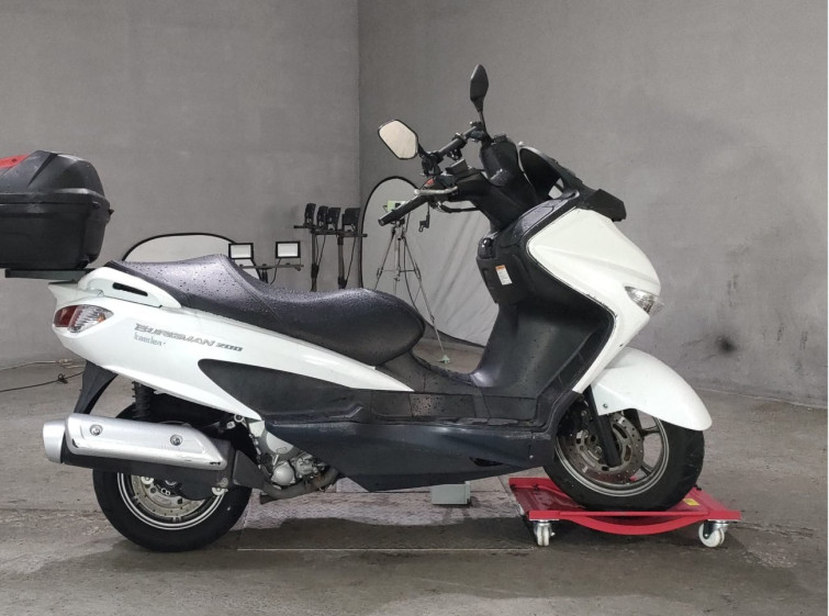 Мотоцикл Suzuki BURGMAN200