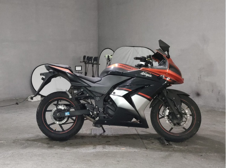 Мотоцикл Kawasaki NINJA250R з пробігом 17581 km
