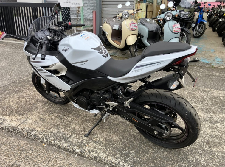 Мотоцикл Kawasaki NINJA400 з пробігом 2362 km