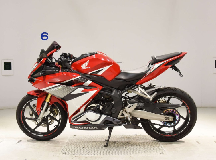 Мотоцикл Honda CBR250RR с пробегом 64303 km
