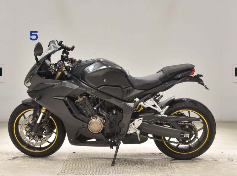 Мотоцикл Honda CBR650R с пробегом 21041 km