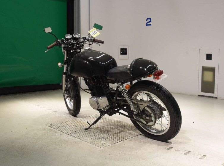 Мотоцикл Yamaha SR400-2 с пробегом 2813 km