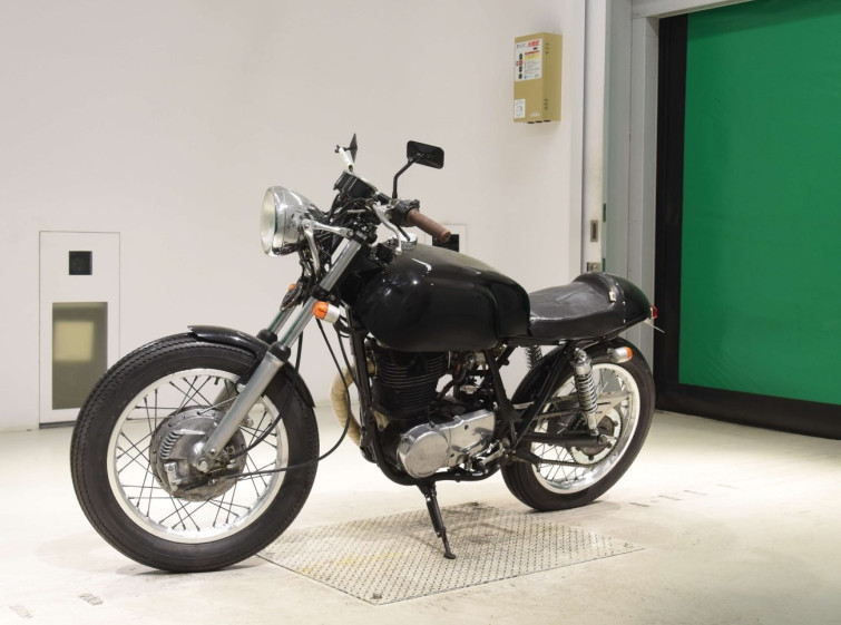 Мотоцикл Yamaha SR400-2 с пробегом 2813 km