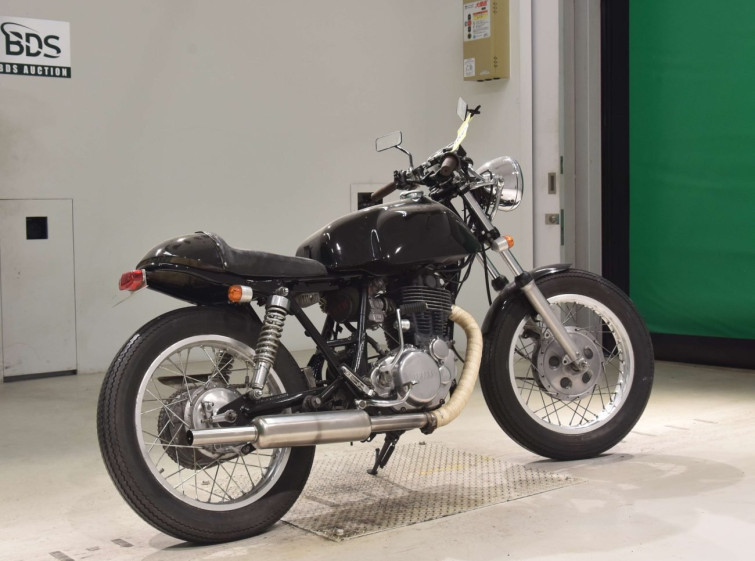 Мотоцикл Yamaha SR400-2 с пробегом 2813 km