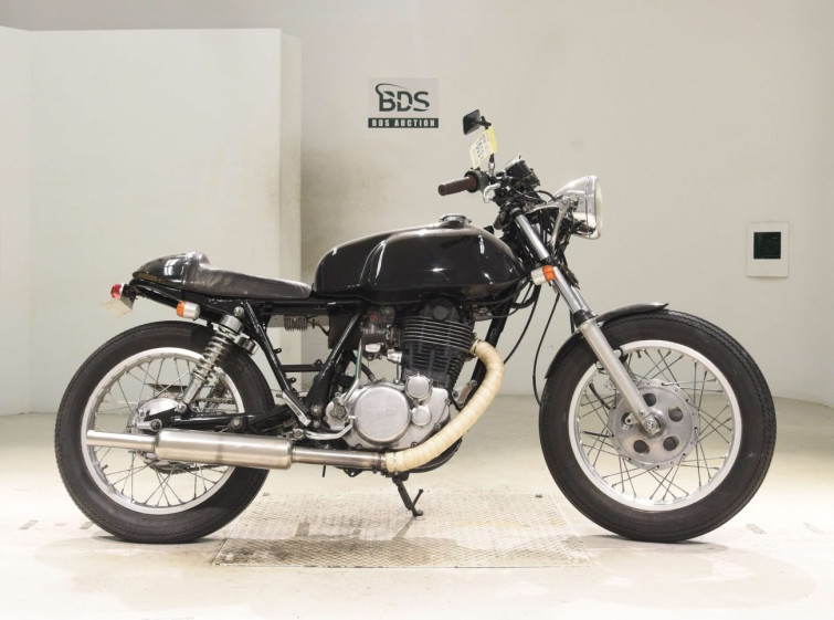 Мотоцикл Yamaha SR400-2 с пробегом 2813 km