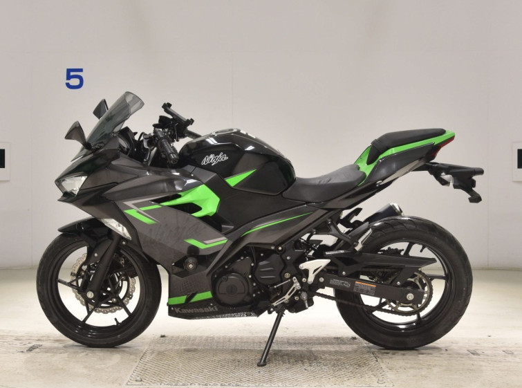 Мотоцикл Kawasaki NINJA250 с пробегом 11031 km