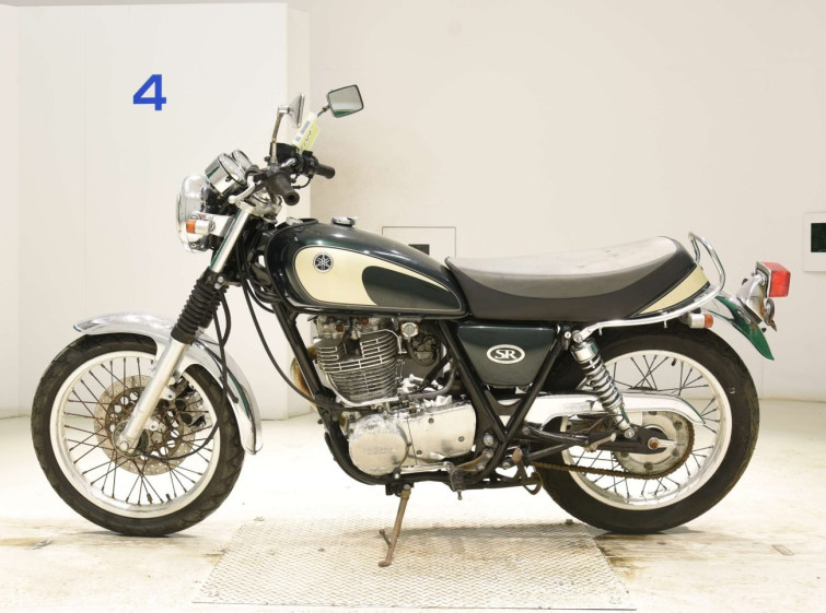 Мотоцикл Yamaha SR400 с пробегом 32793 km
