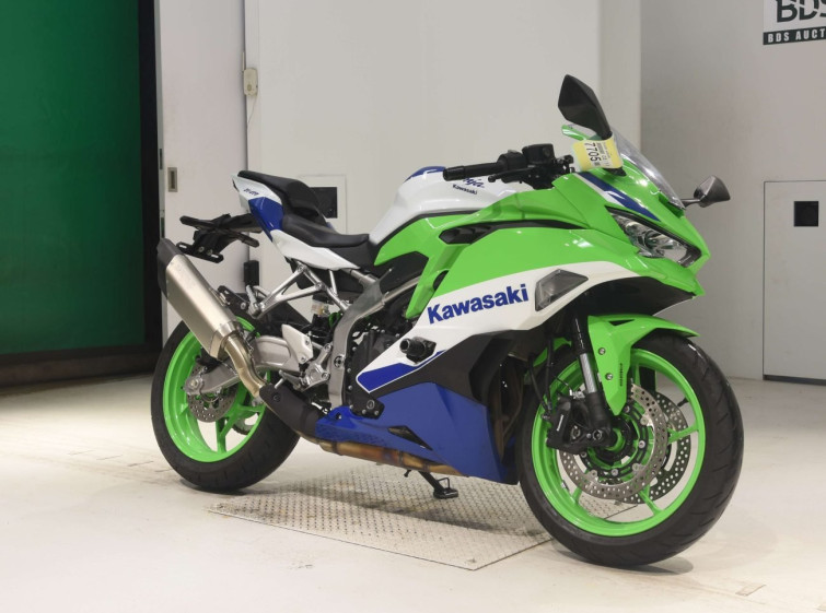 Мотоцикл Kawasaki ZX-4RR с пробегом 7255 km
