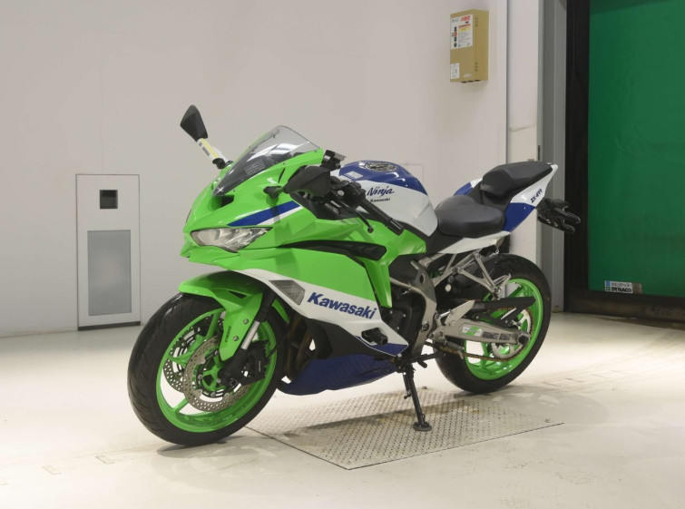 Мотоцикл Kawasaki ZX-4RR с пробегом 7255 km