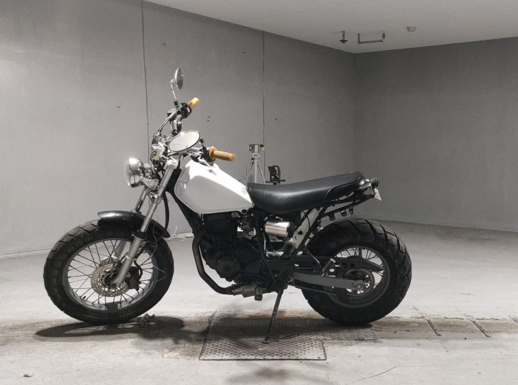 Мотоцикл Yamaha TW200 с пробегом 3182 km