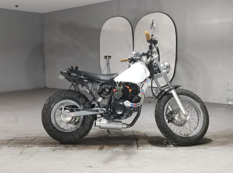Мотоцикл Yamaha TW200 с пробегом 3182 km