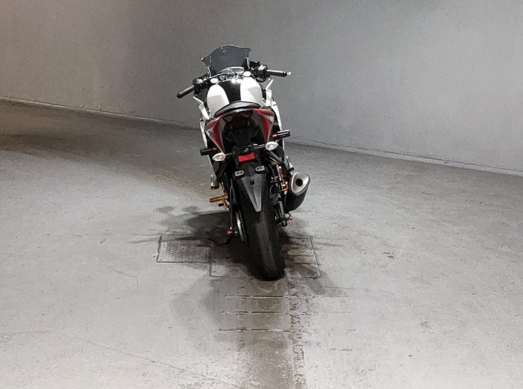 Мотоцикл Yamaha YZF-R25 з пробігом 4935 km