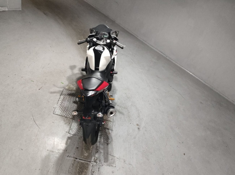 Мотоцикл Yamaha YZF-R25 з пробігом 4935 km