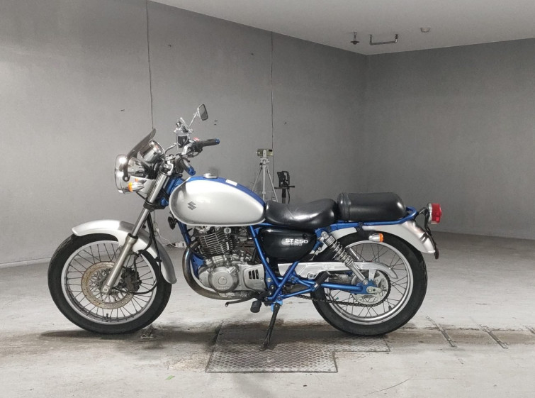 Мотоцикл Suzuki ST250E з пробігом 24586 km