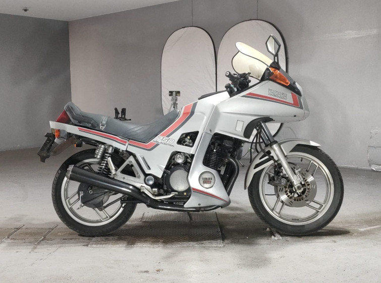 Мотоцикл Yamaha XJ750D з пробігом 29350 km