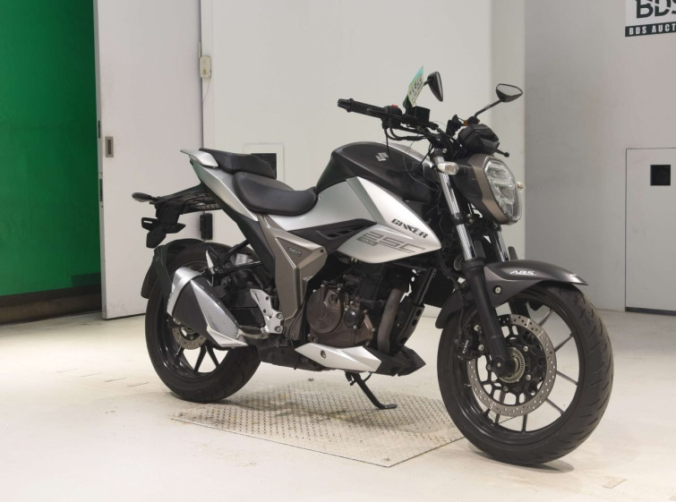 Мотоцикл Suzuki GIXXER250 с пробегом 3891 km
