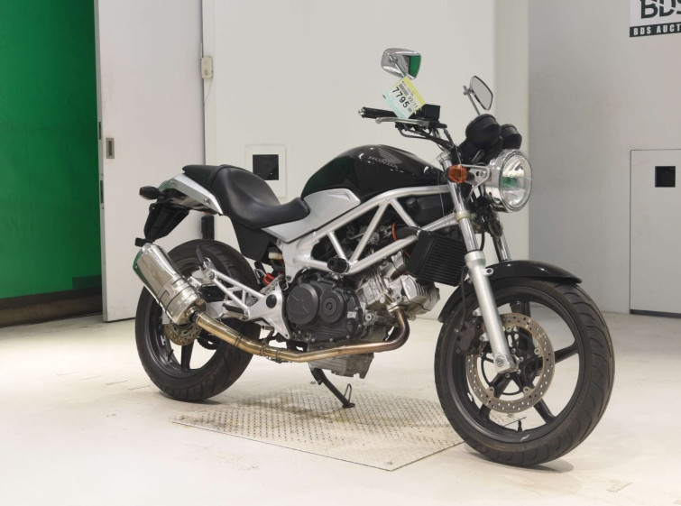 Мотоцикл Honda VTR250 з пробігом 23630 km