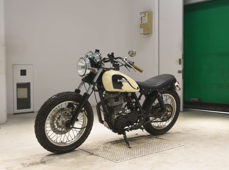 Мотоцикл Yamaha SR400 с пробегом 26857 km