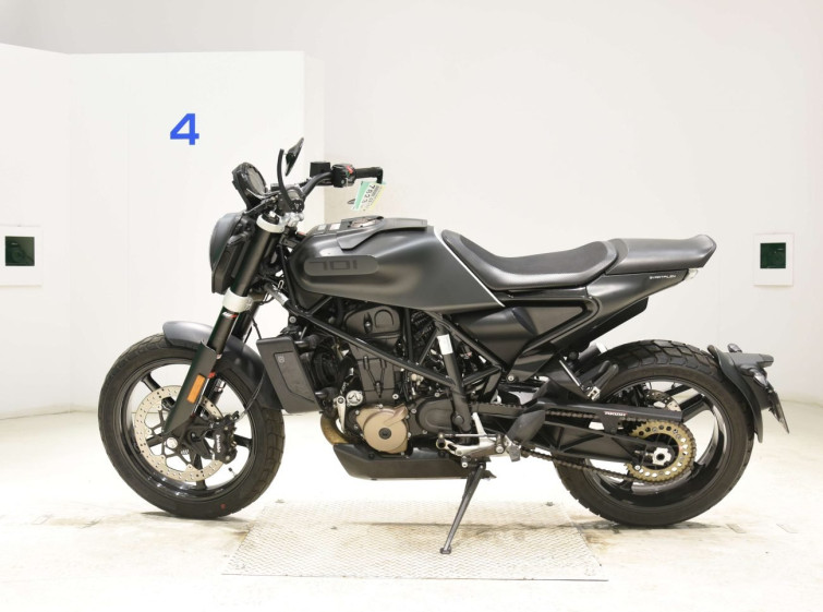 Мотоцикл Husqvarna SVARTPILEN 701 з пробігом 7865 km