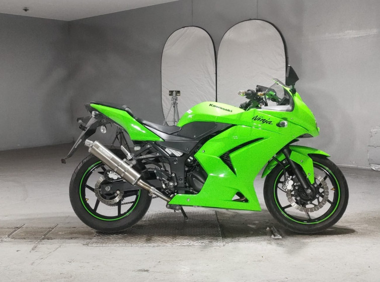 Мотоцикл Kawasaki NINJA250R з пробігом 23055 km