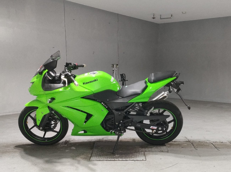 Мотоцикл Kawasaki NINJA250R з пробігом 23055 km