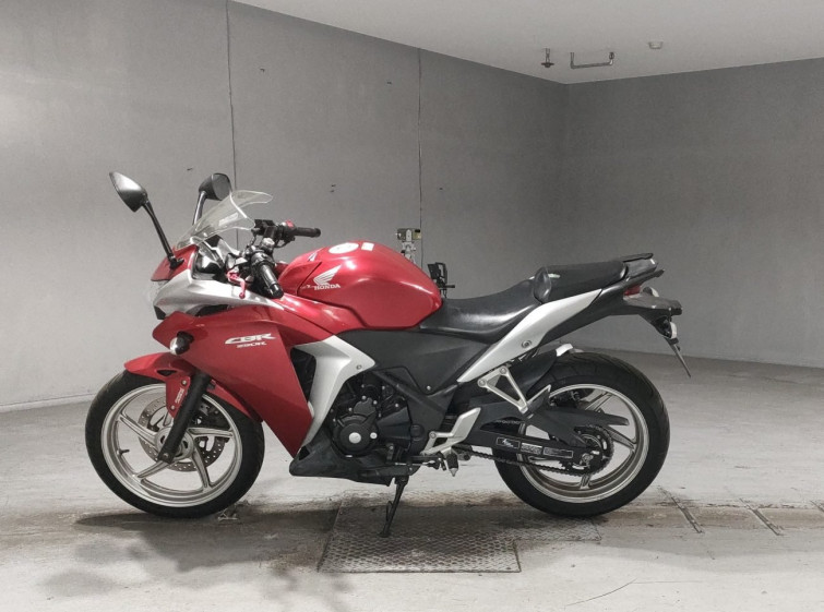 Мотоцикл Honda CBR250R с пробегом 15673 km