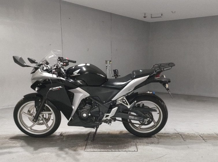 Мотоцикл Honda CBR250R с пробегом 25070 km